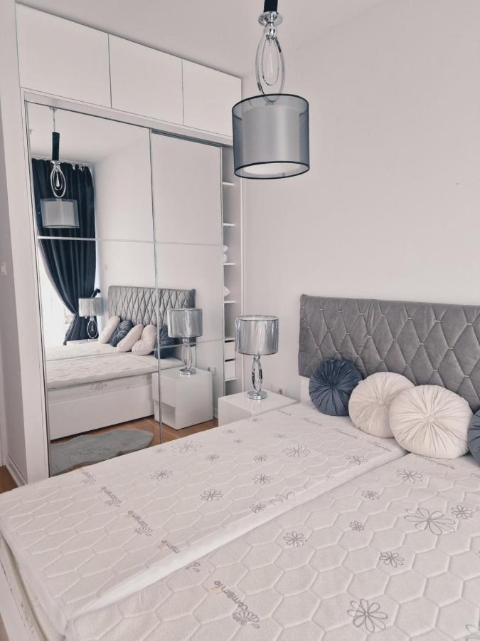 Luxury 3 Bedroom Private In Beachfront Apartment *